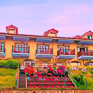 Casa de Las Flores - Apartamento con jardín privado frente a la Playa de Comillas